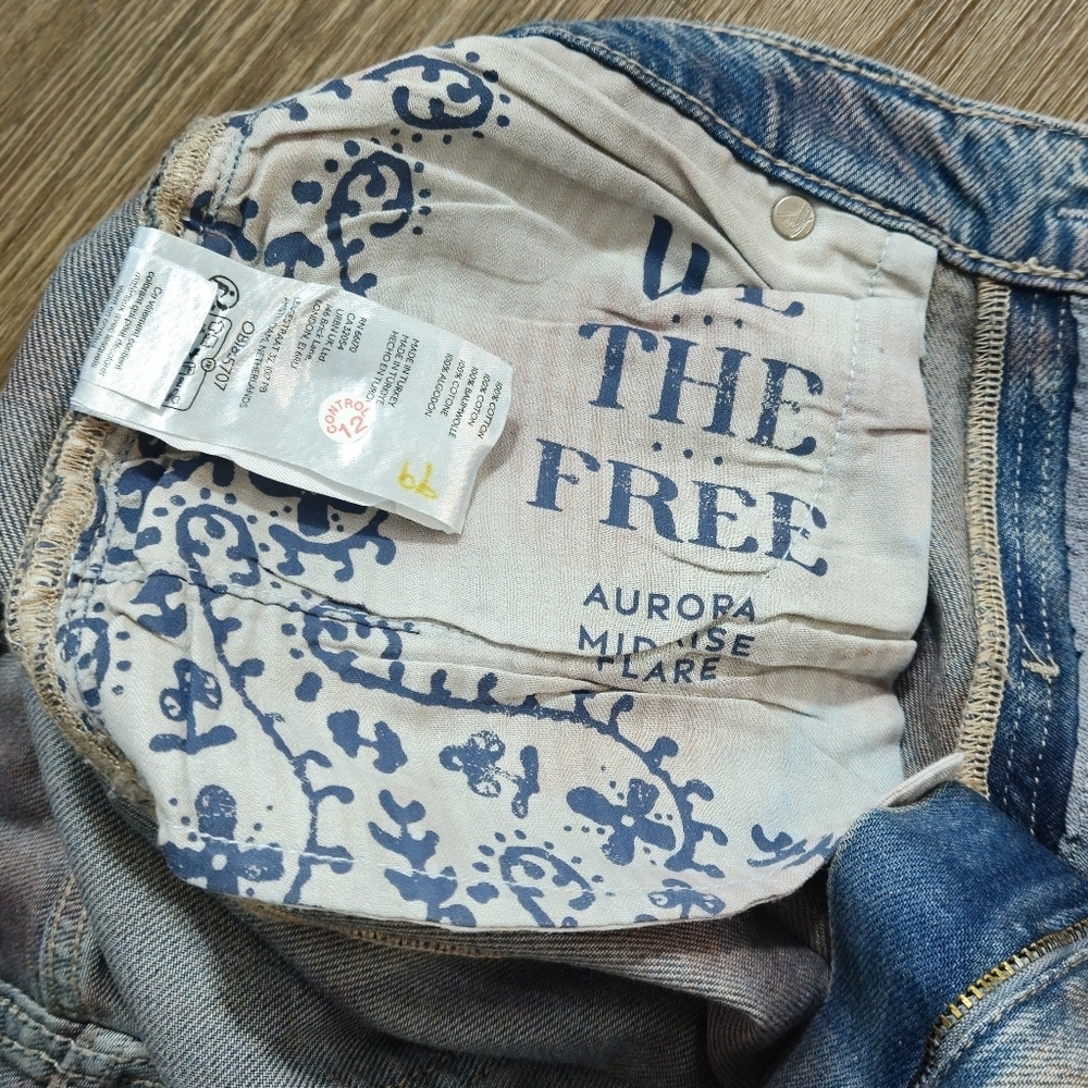 We The Free Mid-Rise Loose Straight Jeans Washed tie-dye Embellished NWT sz 27 - Picture 14 of 15